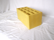 Фото вибропрессованного блока желтого